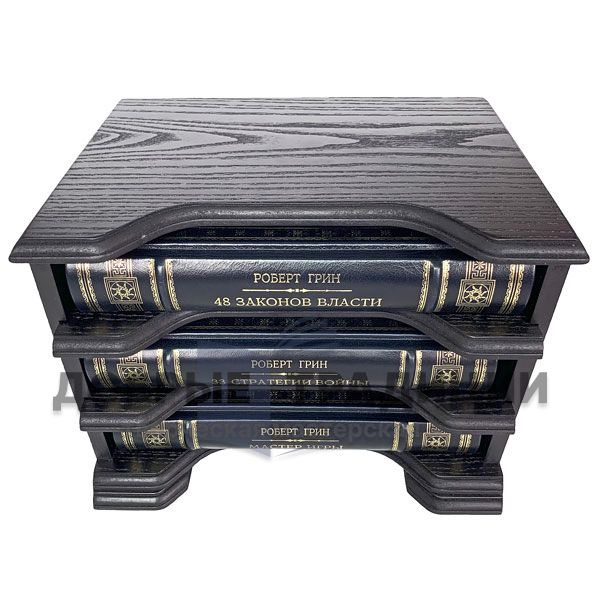 Robert green (set of 3 books) in a wooden case. Gift books bound in leather.