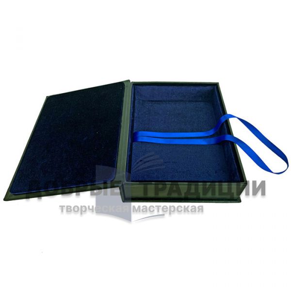 Confucius-Conversations and judgments. A gift book bound in genuine leather